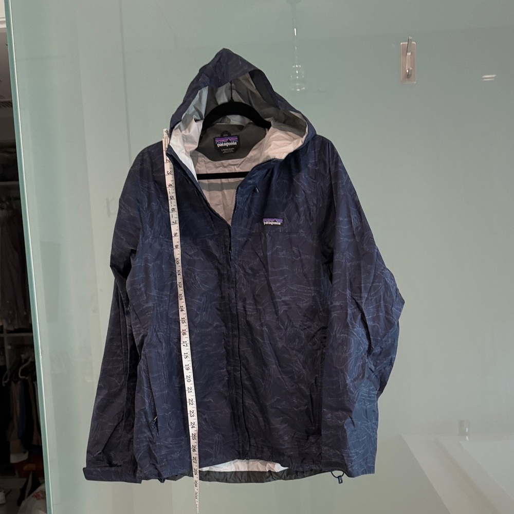 Patagonia Men's Dark Blue Raincoat